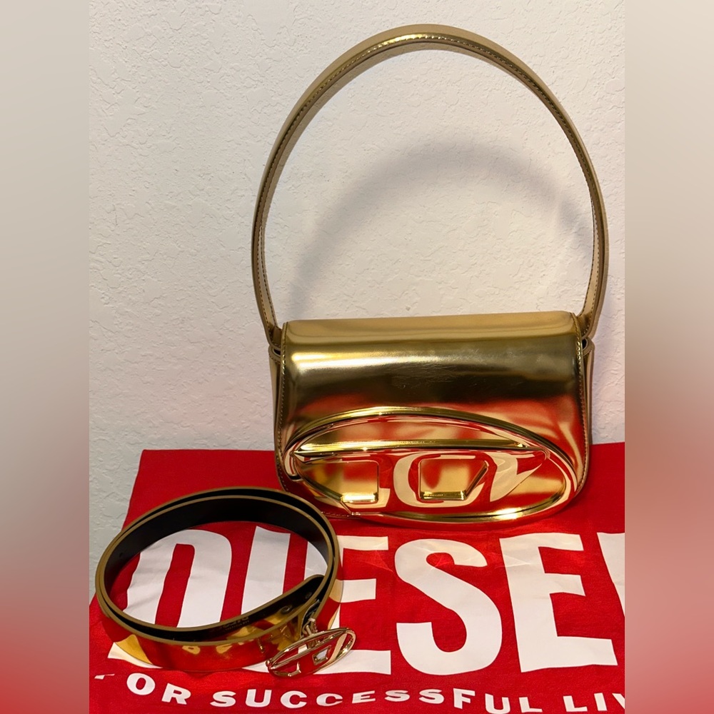 Diesel 1DR belt and bag in the color gold.
